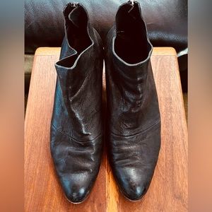 Cydwoq Protest Bootie size 9.5